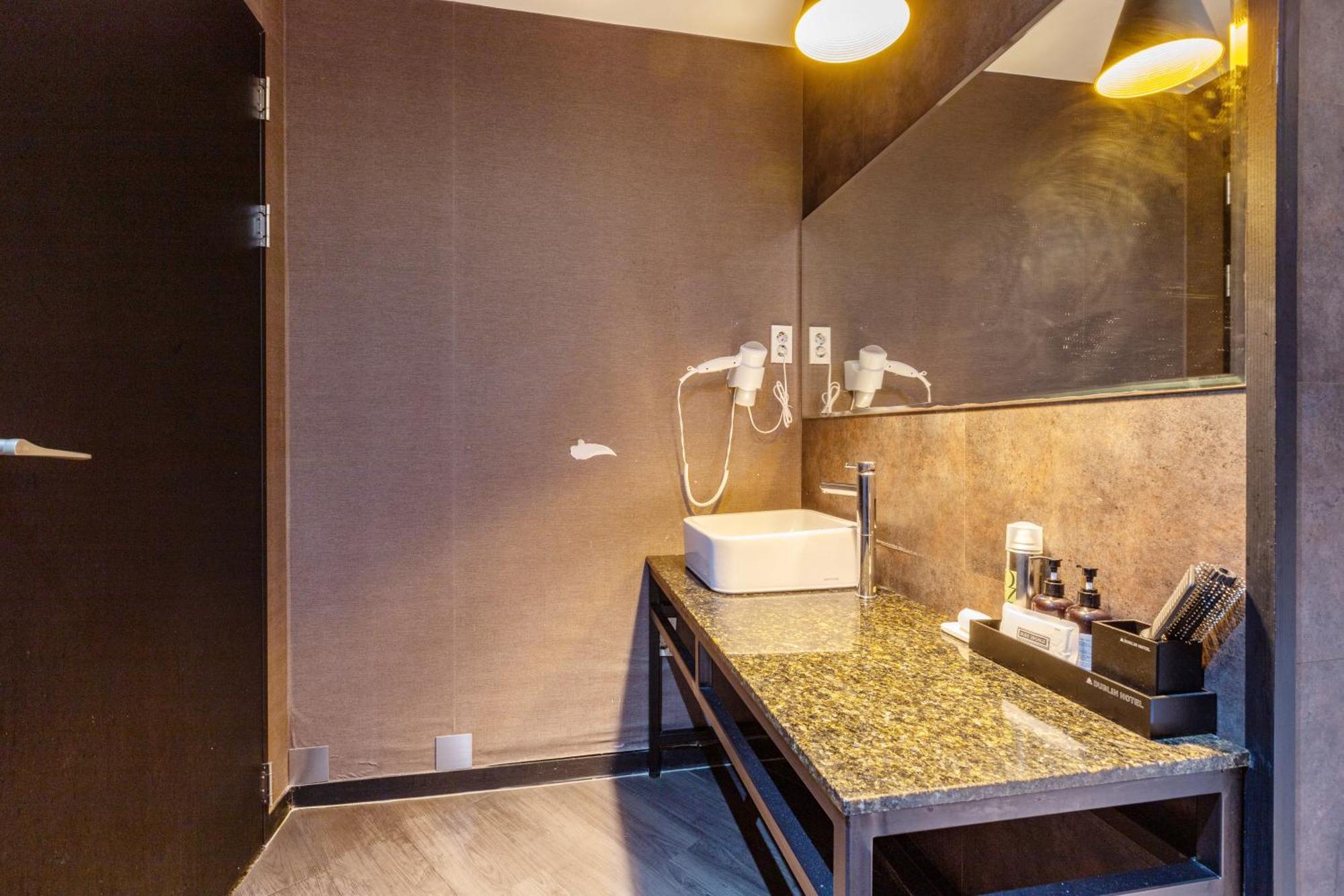 Dublin Hotel Busan Bagian luar foto