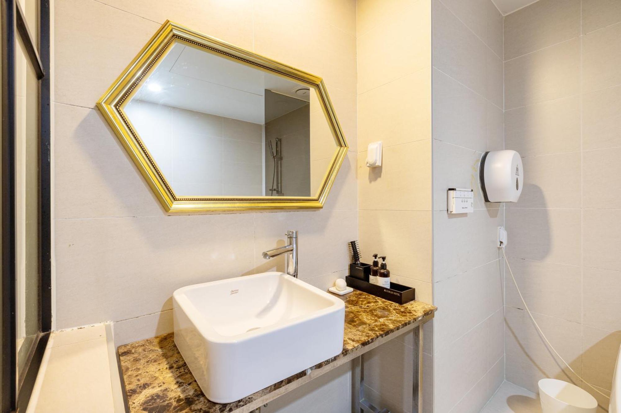 Dublin Hotel Busan Bagian luar foto
