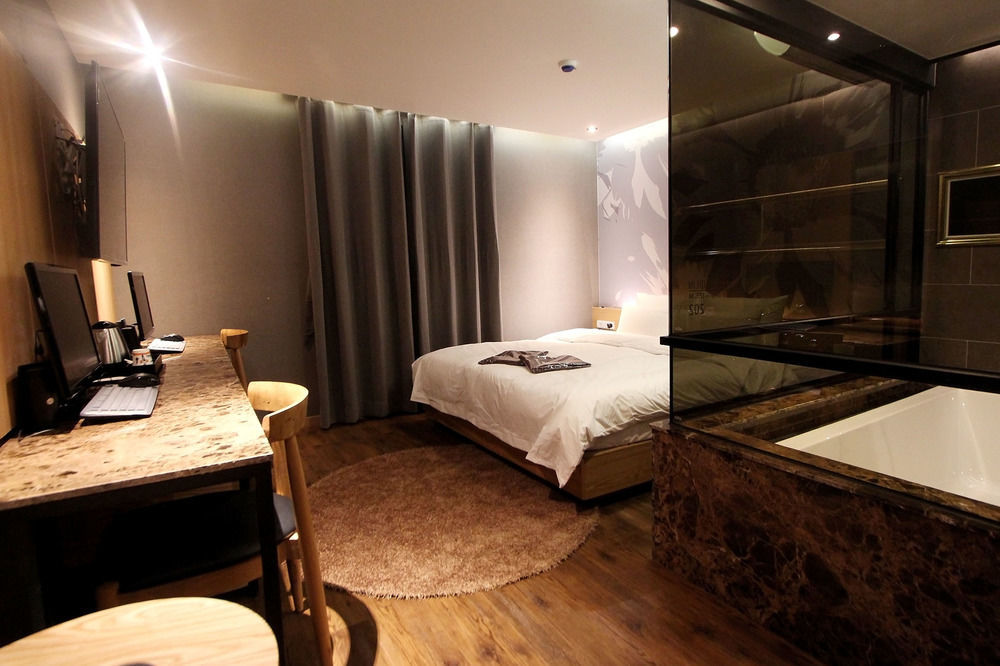 Dublin Hotel Busan Bagian luar foto