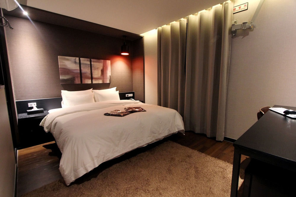 Dublin Hotel Busan Bagian luar foto