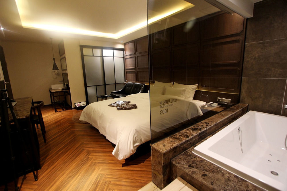 Dublin Hotel Busan Bagian luar foto