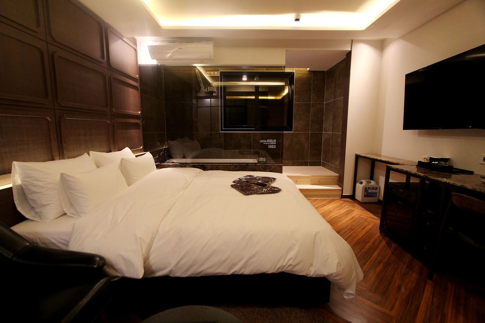 Dublin Hotel Busan Bagian luar foto