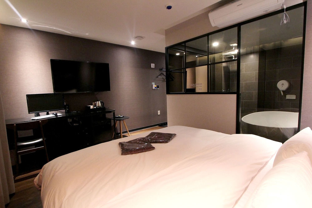 Dublin Hotel Busan Bagian luar foto