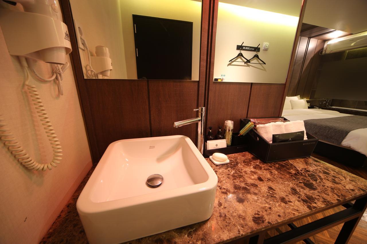 Dublin Hotel Busan Bagian luar foto